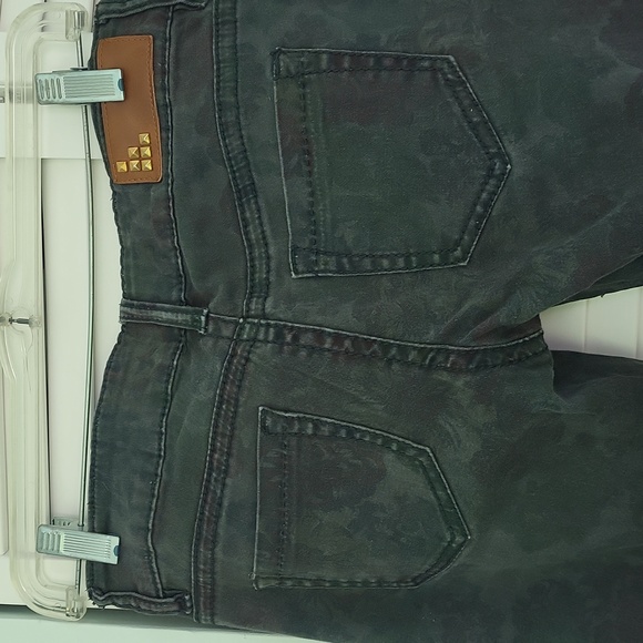 Floral print Dollhouse Spandex skinnies - Picture 6 of 6